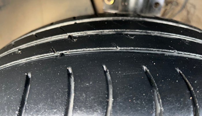 2012 Volkswagen Polo HIGHLINE1.2L, Petrol, Manual, 68,229 km, Left Front Tyre Tread