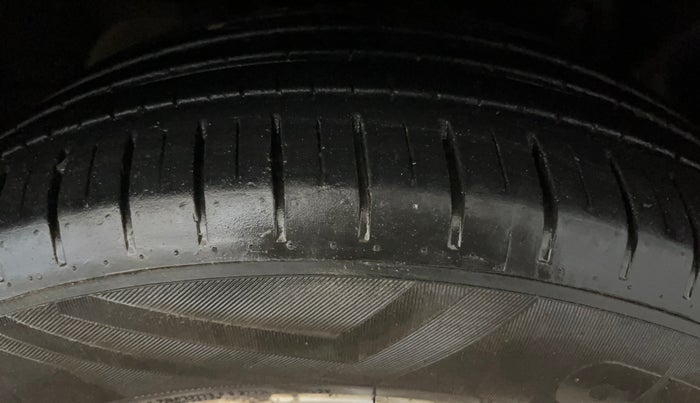 2016 Ford Ecosport TITANIUM 1.5L PETROL AT, Petrol, Automatic, 77,240 km, Right Front Tyre Tread