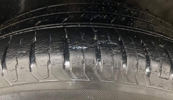 2019 Hyundai Verna 1.6 VTVT SX, Petrol, Manual, 37,628 km, Left Front Tyre Tread