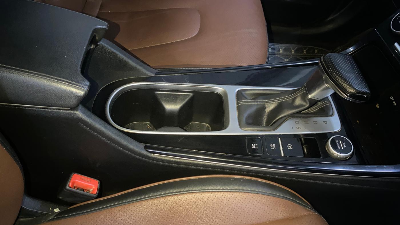2022 Hyundai ALCAZAR PLATINUM(O) 7STR 2.0 AT, Petrol, Automatic, 60,883 km, Gear Lever
