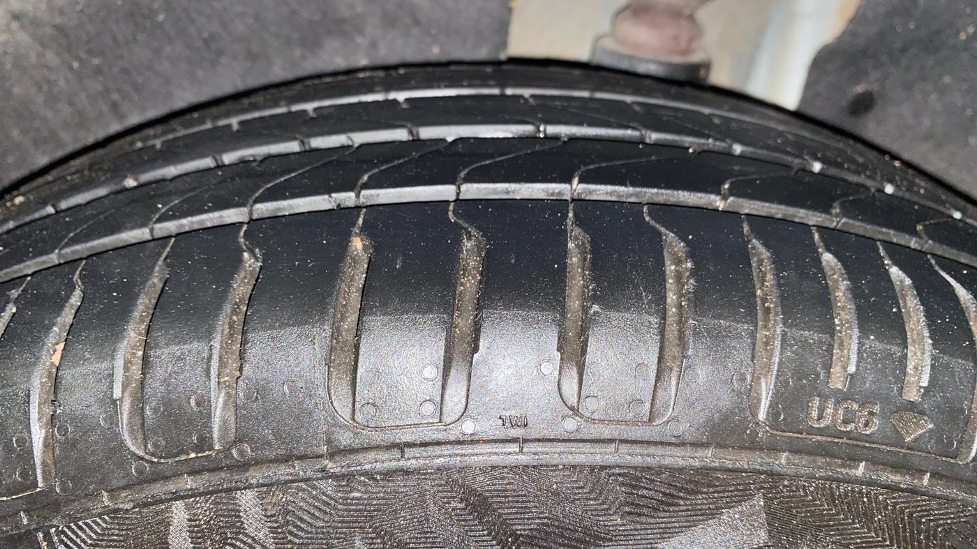 2022 Hyundai ALCAZAR PLATINUM(O) 7STR 2.0 AT, Petrol, Automatic, 60,883 km, Left Rear Tyre Tread