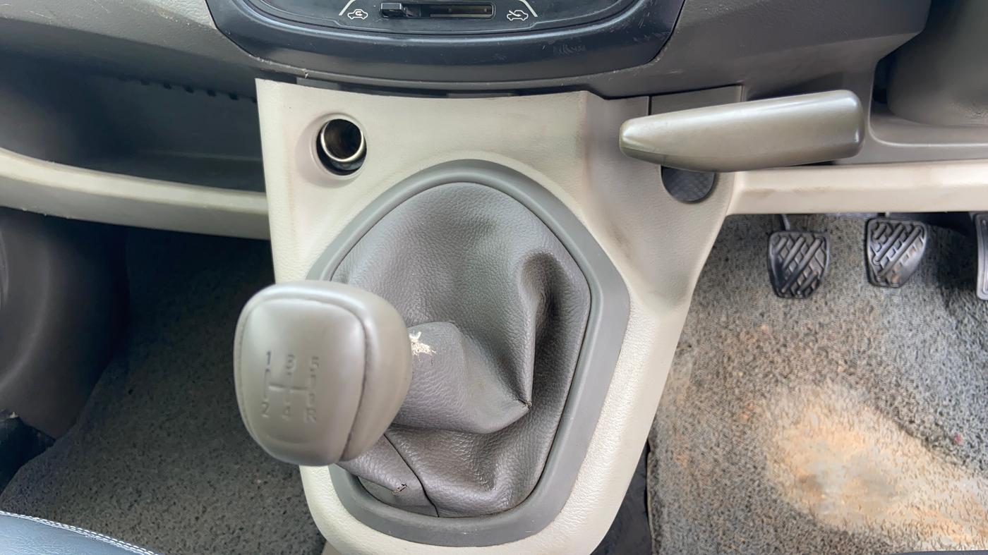 2015 Datsun Go Plus T, Petrol, Manual, 93,383 km, Gear Lever