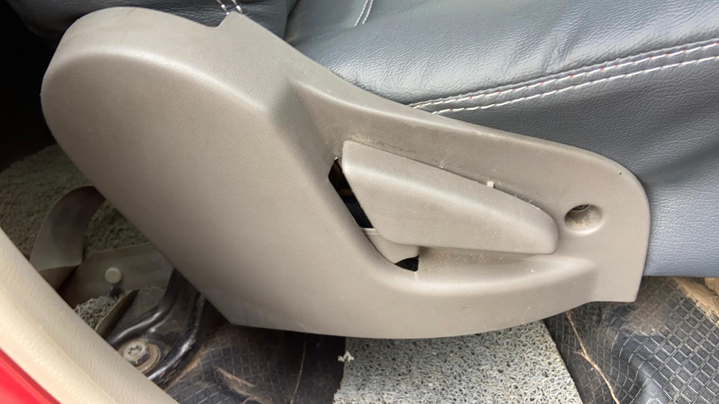 2015 Datsun Go Plus T, Petrol, Manual, 93,383 km, Driver Side Adjustment Panel