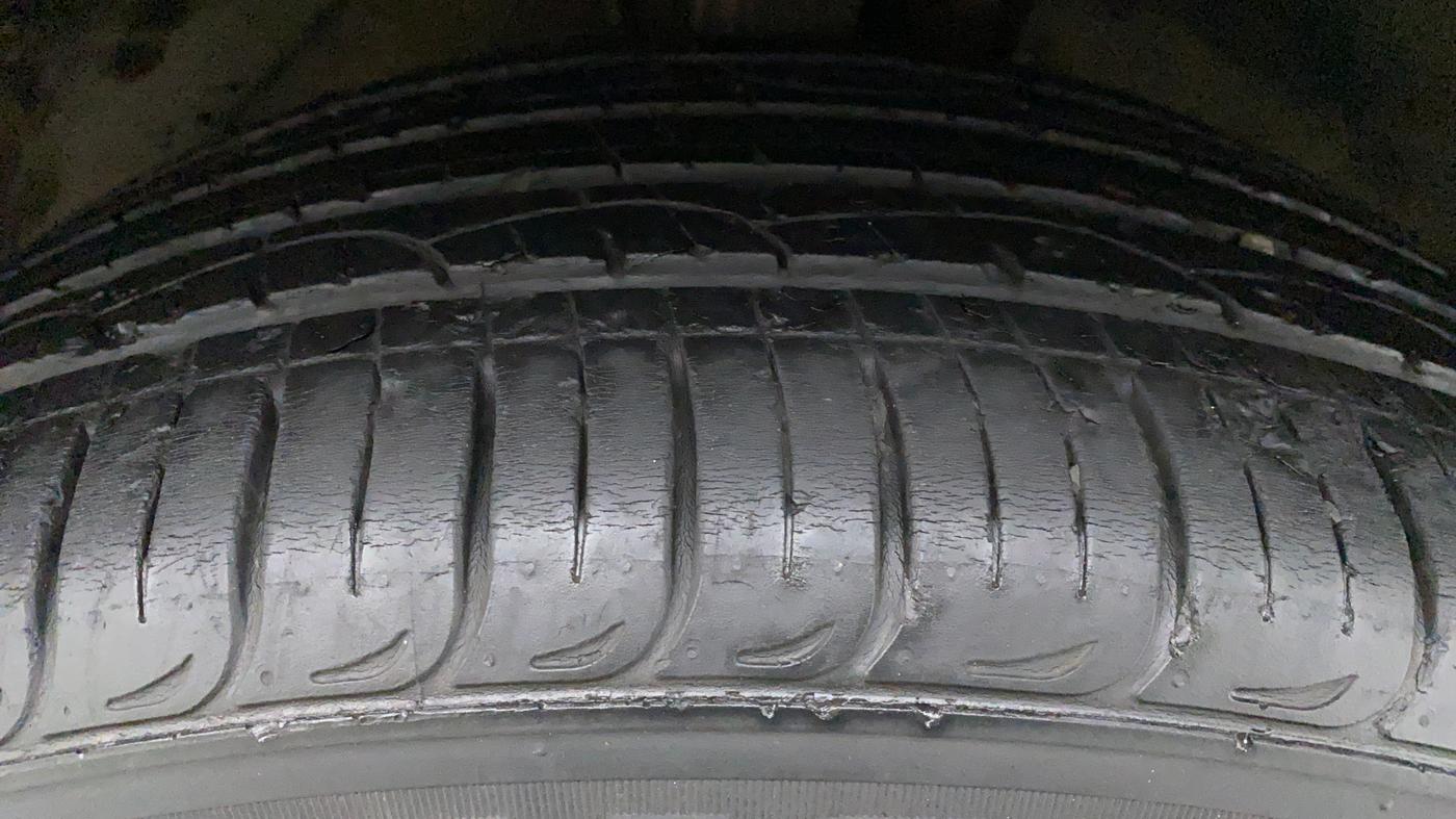 2018 Hyundai Tucson 2WD AT GLS PETROL, Petrol, Automatic, 33,362 km, Right Front Tyre Tread