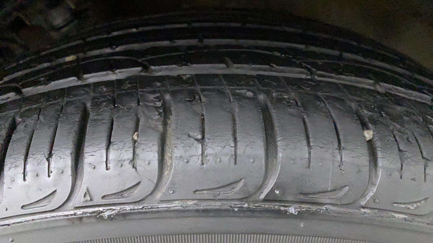 2018 Hyundai Tucson 2WD AT GLS PETROL, Petrol, Automatic, 33,362 km, Left Front Tyre Tread
