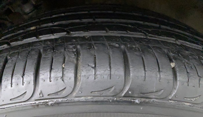 2018 Hyundai Tucson 2WD AT GLS PETROL, Petrol, Automatic, 33,362 km, Left Front Tyre Tread
