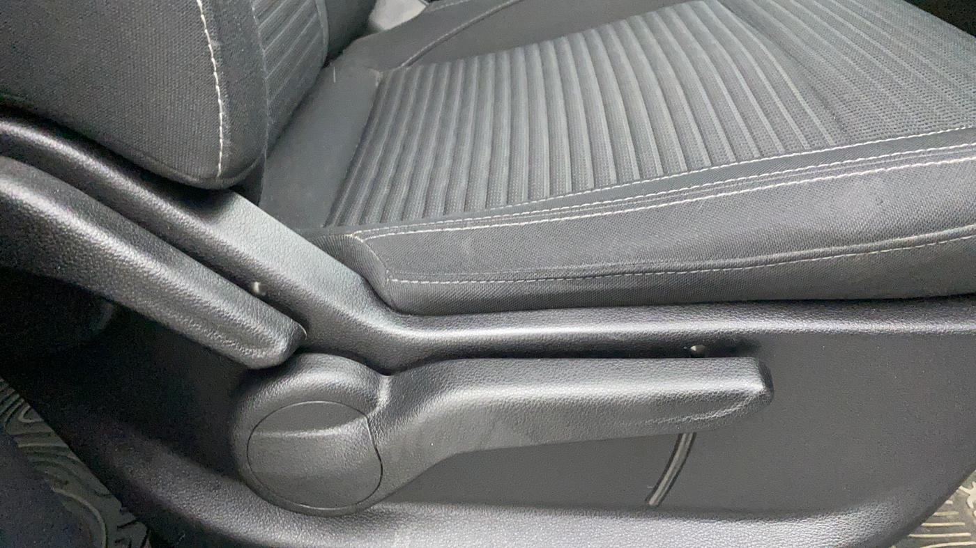 2023 Mahindra XUV700 MX P MT 5 STR, Petrol, Manual, 10,703 km, Driver Side Adjustment Panel