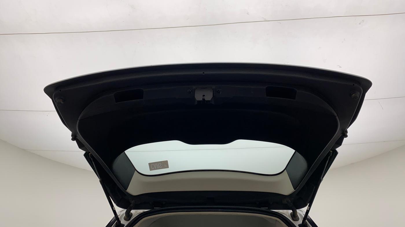 2023 Mahindra XUV700 MX P MT 5 STR, Petrol, Manual, 10,703 km, Boot Door Open
