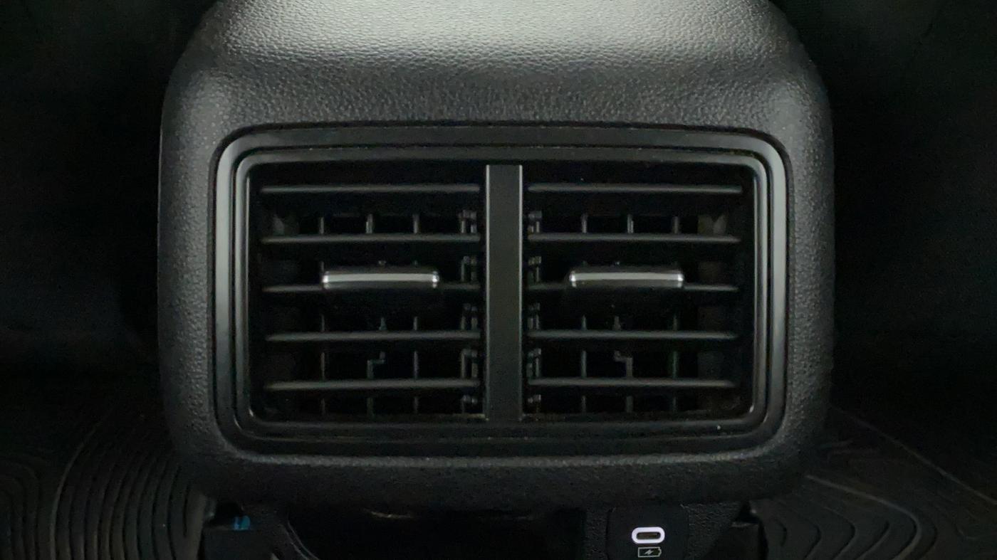 2023 Mahindra XUV700 MX P MT 5 STR, Petrol, Manual, 10,703 km, Rear AC Vents