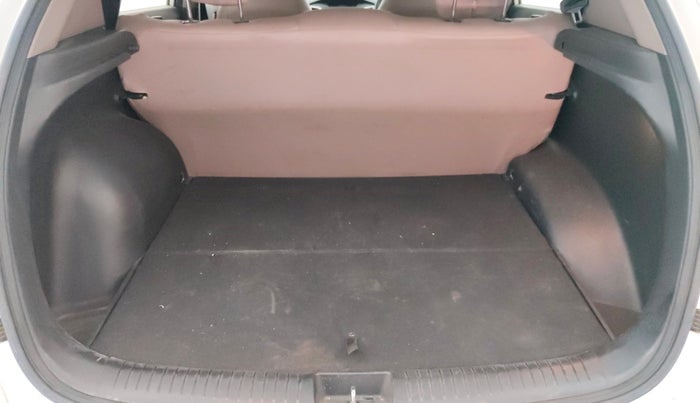 2017 Hyundai Creta SX PLUS 1.6 PETROL, Petrol, Manual, 85,068 km, Boot Inside