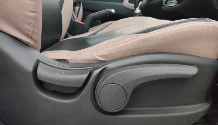 2017 Hyundai Creta SX PLUS 1.6 PETROL, Petrol, Manual, 85,068 km, Driver Side Adjustment Panel