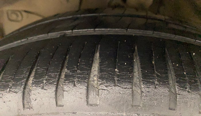 2011 Honda City 1.5L I-VTEC V MT, Petrol, Manual, 1,45,074 km, Left Front Tyre Tread