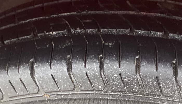2015 Maruti Swift VXI, Petrol, Manual, 41,557 km, Left Rear Tyre Tread
