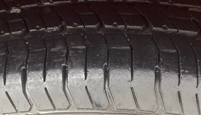 2015 Maruti Swift VXI, Petrol, Manual, 41,557 km, Right Rear Tyre Tread