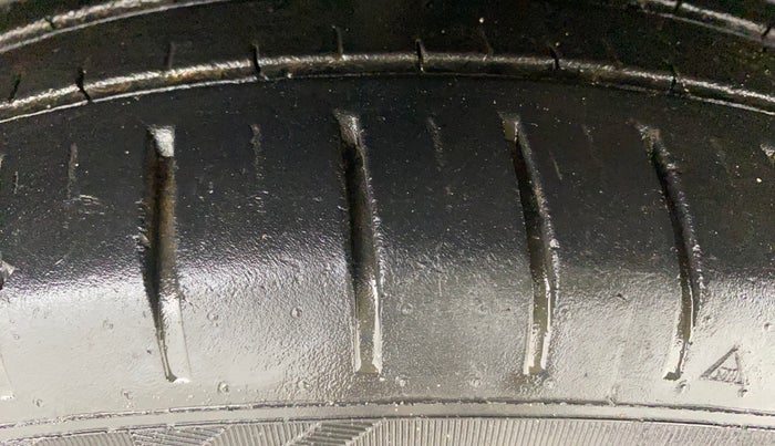 2021 Maruti Baleno ZETA CVT PETROL 1.2, Petrol, Automatic, 33,479 km, Right Front Tyre Tread