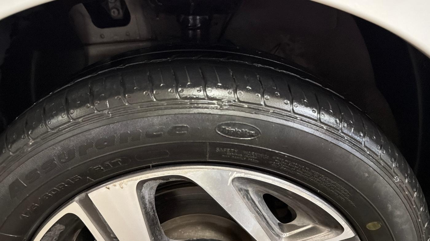 2023 Hyundai AURA SX 1.2, Petrol, Manual, 19,587 km, Left Front Tyre Tread
