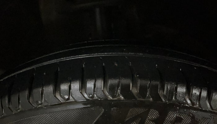 2019 Maruti Swift LXI, Petrol, Manual, 55,344 km, Right Front Tyre Tread