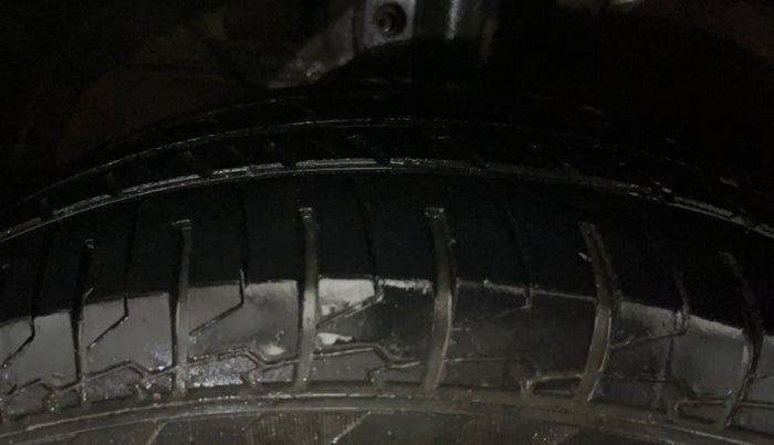 2019 Maruti Swift LXI, Petrol, Manual, 55,344 km, Left Front Tyre Tread