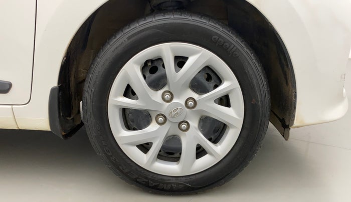 2017 Hyundai Grand i10 SPORTZ (O) 1.2 KAPPA VTVT, Petrol, Manual, 33,854 km, Right Front Wheel