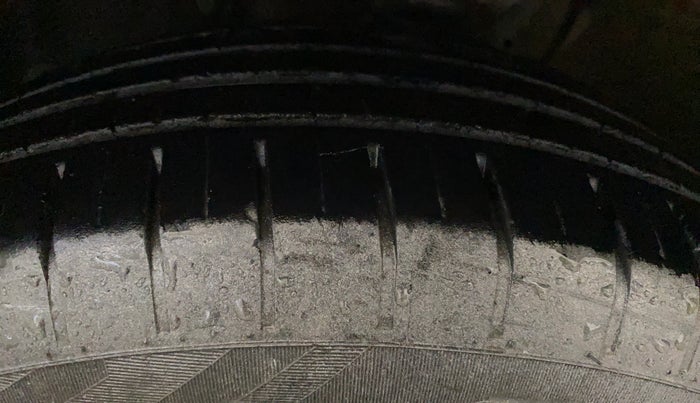 2017 Maruti IGNIS DELTA 1.2 AMT, Petrol, Automatic, 82,999 km, Left Front Tyre Tread