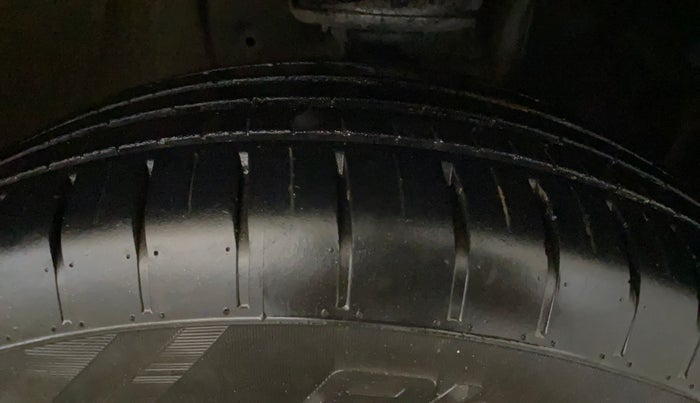 2017 Maruti IGNIS DELTA 1.2 AMT, Petrol, Automatic, 82,999 km, Right Front Tyre Tread