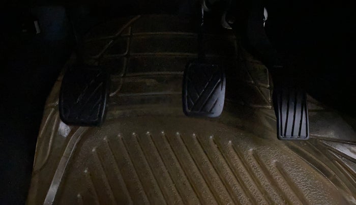 2014 Maruti Swift VXI, Petrol, Manual, 31,497 km, Pedals