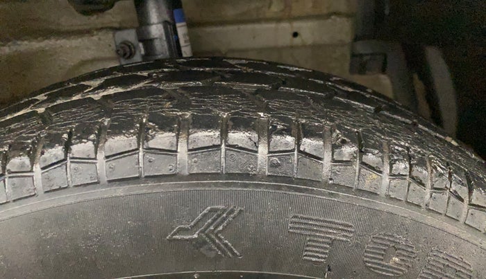 2014 Maruti Swift VXI, Petrol, Manual, 31,497 km, Right Front Tyre Tread