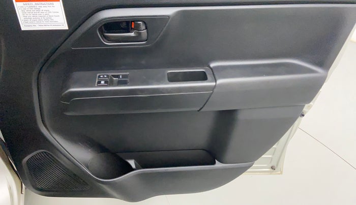 2019 Maruti New Wagon-R LXI CNG 1.0, CNG, Manual, 52,674 km, Driver Side Door Panels Control