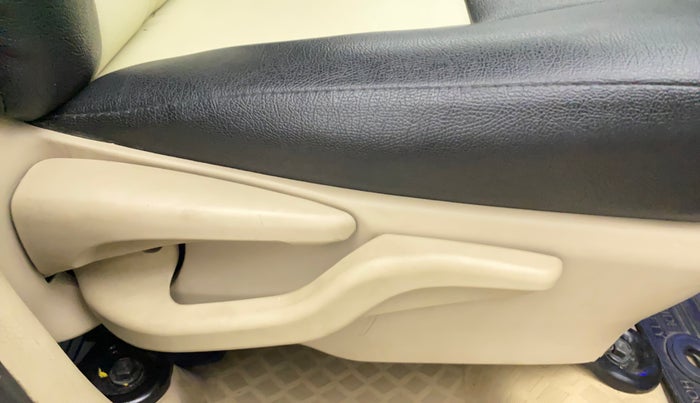 2017 Toyota Etios Liva VX, Petrol, Manual, 47,003 km, Driver Side Adjustment Panel