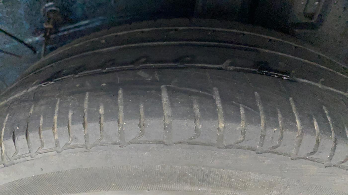 2017 Toyota Etios Liva VX, Petrol, Manual, 47,003 km, Left Rear Tyre Tread