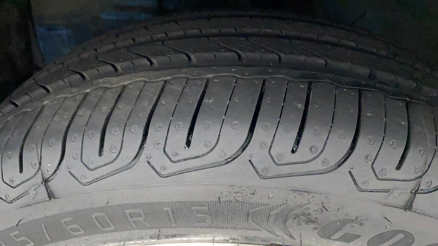 2017 Toyota Etios Liva VX, Petrol, Manual, 47,003 km, Left Front Tyre Tread