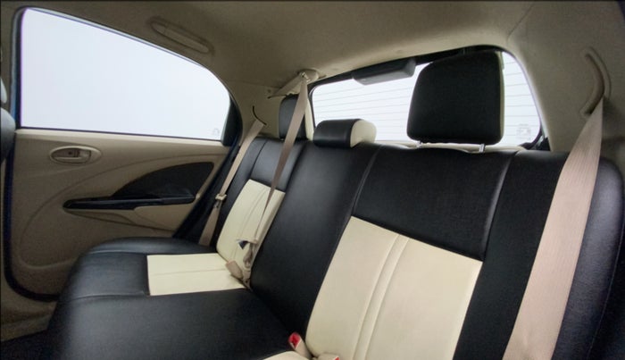 2017 Toyota Etios Liva VX, Petrol, Manual, 47,003 km, Right Side Rear Door Cabin