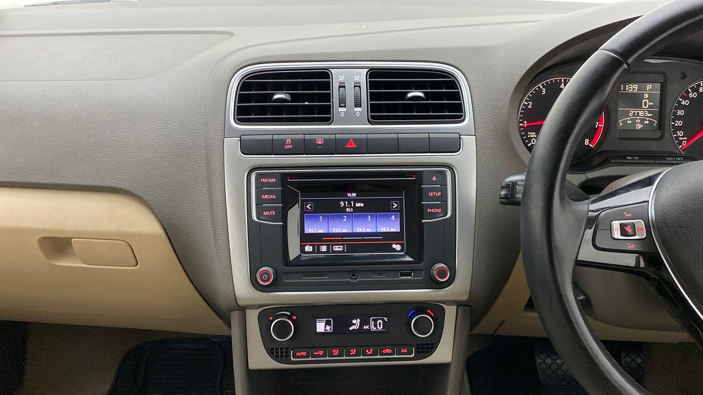2016 Volkswagen Vento HIGHLINE 1.2 TSI AT, Petrol, Automatic, 27,783 km, Air Conditioner