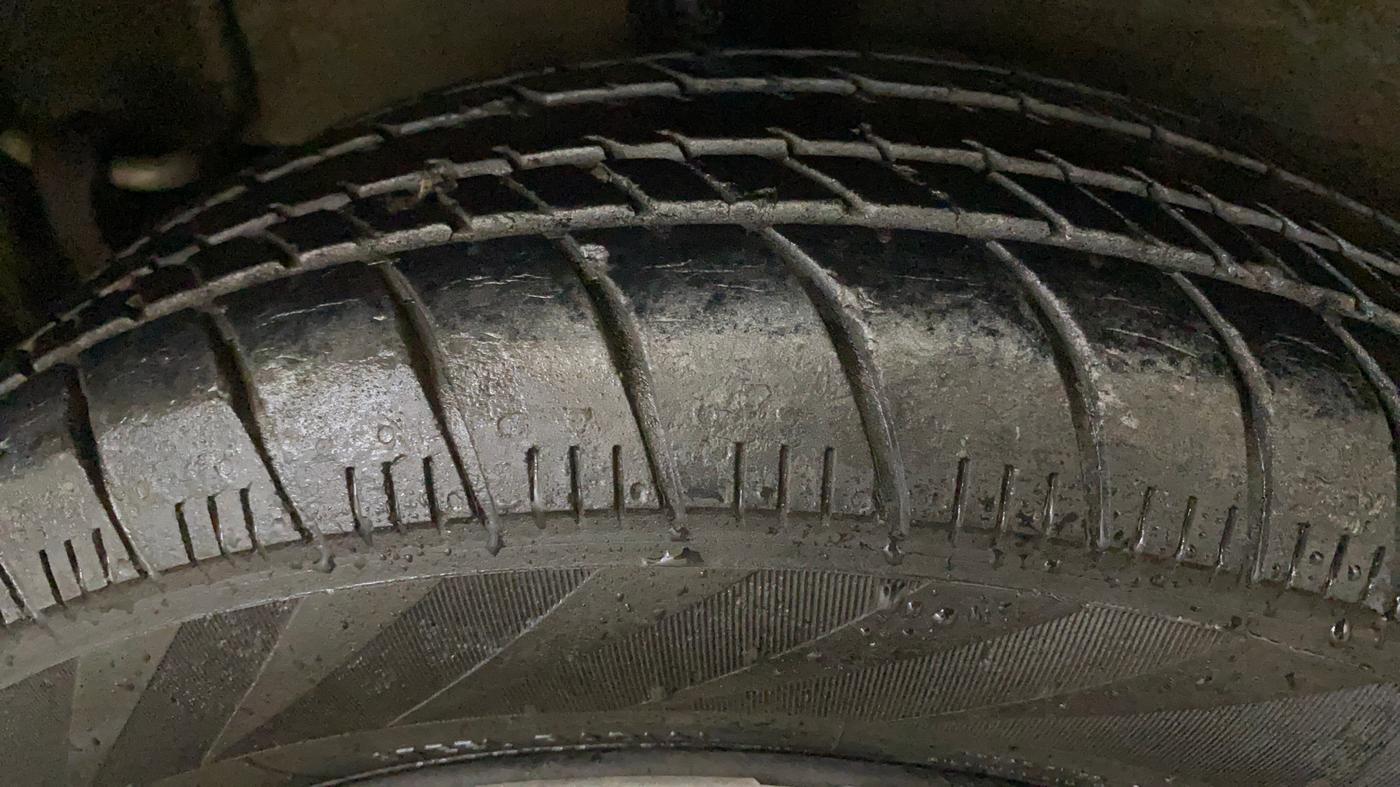 2015 Maruti Celerio ZXI, Petrol, Manual, 24,966 km, Right Rear Tyre Tread