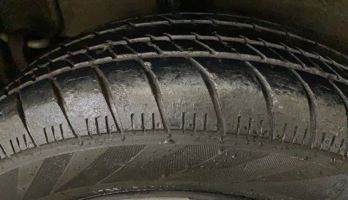 2015 Maruti Celerio ZXI, Petrol, Manual, 24,966 km, Right Rear Tyre Tread