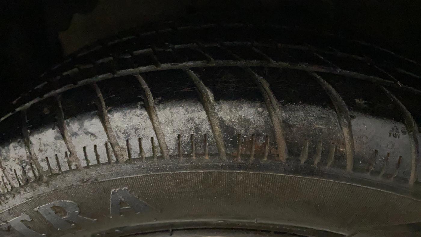 2015 Maruti Celerio ZXI, Petrol, Manual, 24,966 km, Left Front Tyre Tread
