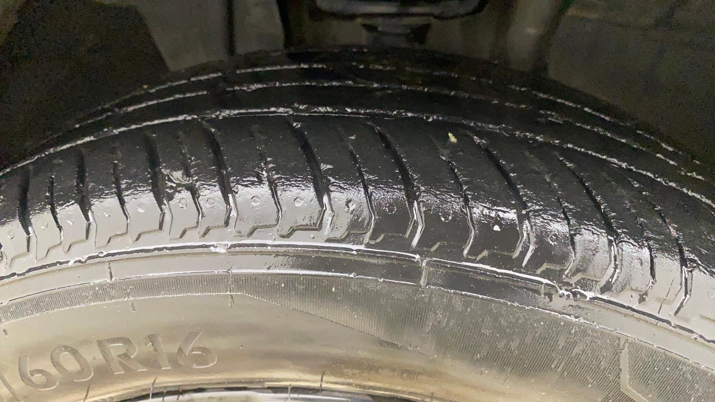 2021 Nissan MAGNITE XV MT, Petrol, Manual, 65,375 km, Right Front Tyre Tread