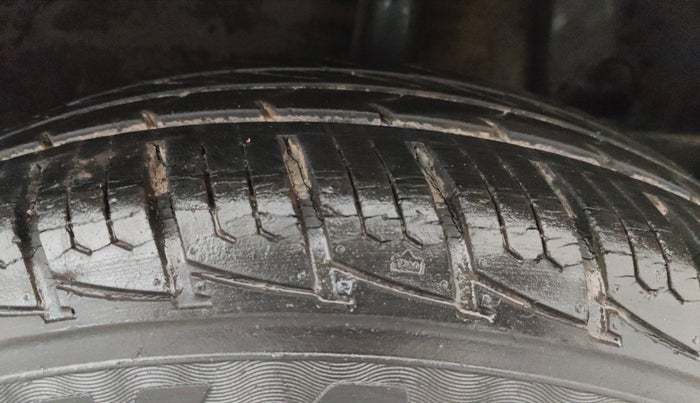 2013 Renault Duster RXL PETROL, Petrol, Manual, 23,481 km, Left Rear Tyre Tread