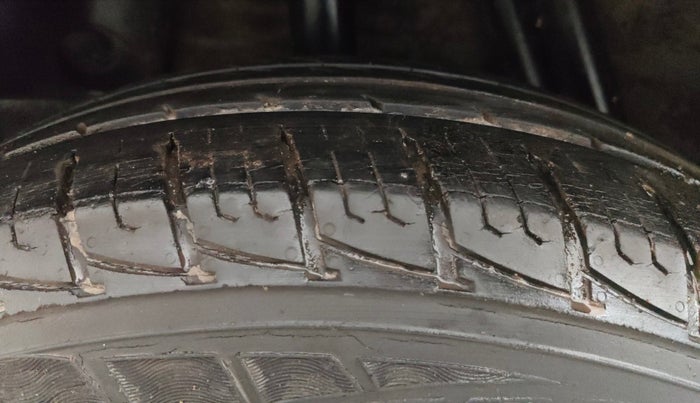 2013 Renault Duster RXL PETROL, Petrol, Manual, 23,481 km, Right Rear Tyre Tread