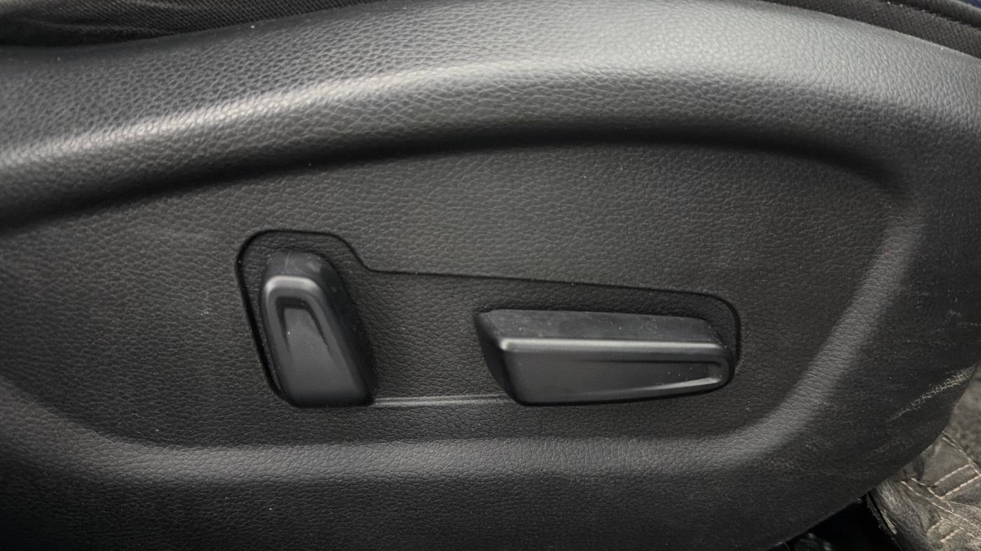 2023 KIA SELTOS X LINE 1.5 DIESEL AT, Diesel, Automatic, 65,976 km, Driver Side Adjustment Panel