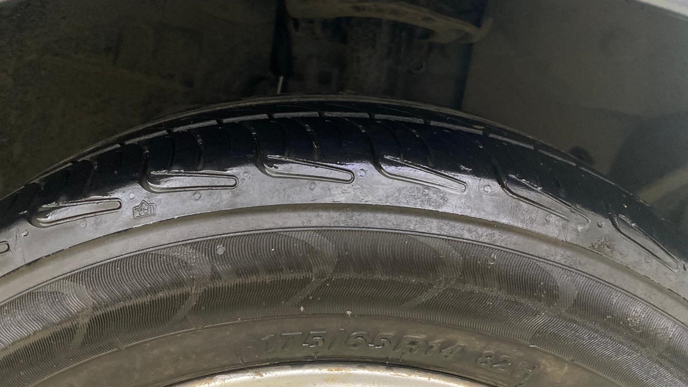 2016 Ford Figo Aspire TITANIUM 1.2 PETROL, Petrol, Manual, 71,921 km, Right Front Tyre Tread