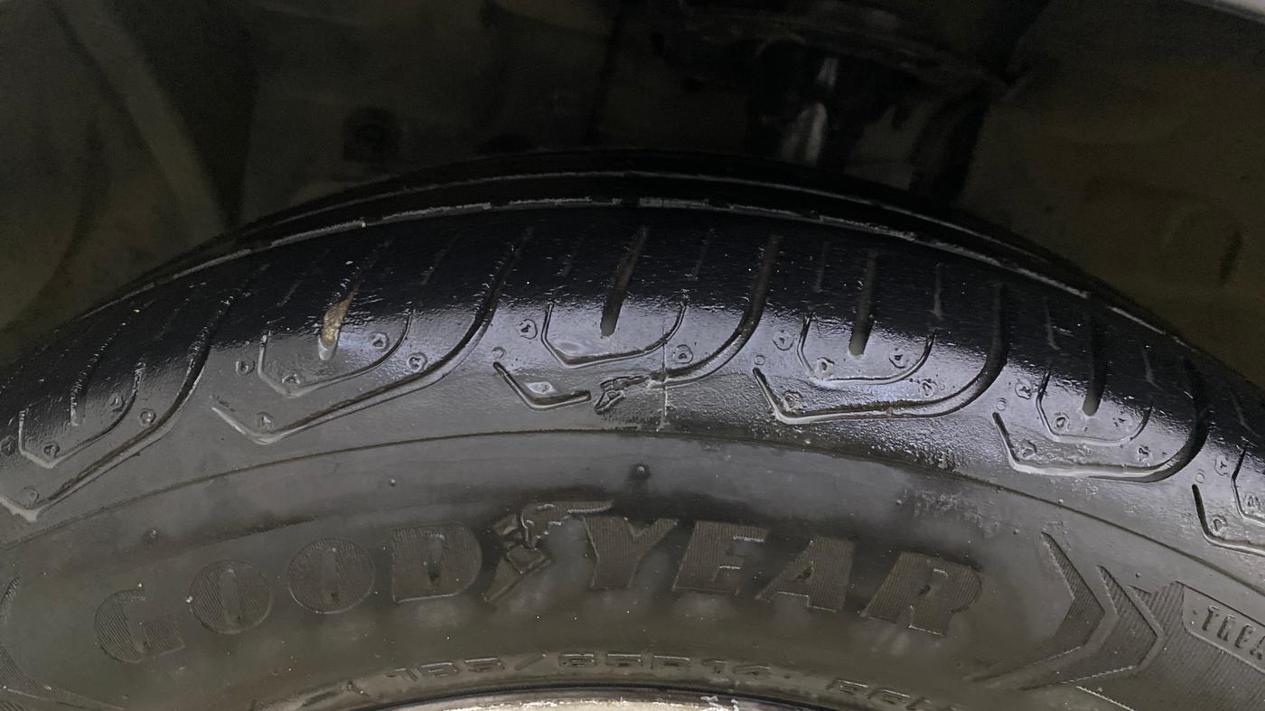 2016 Ford Figo Aspire TITANIUM 1.2 PETROL, Petrol, Manual, 71,921 km, Left Front Tyre Tread