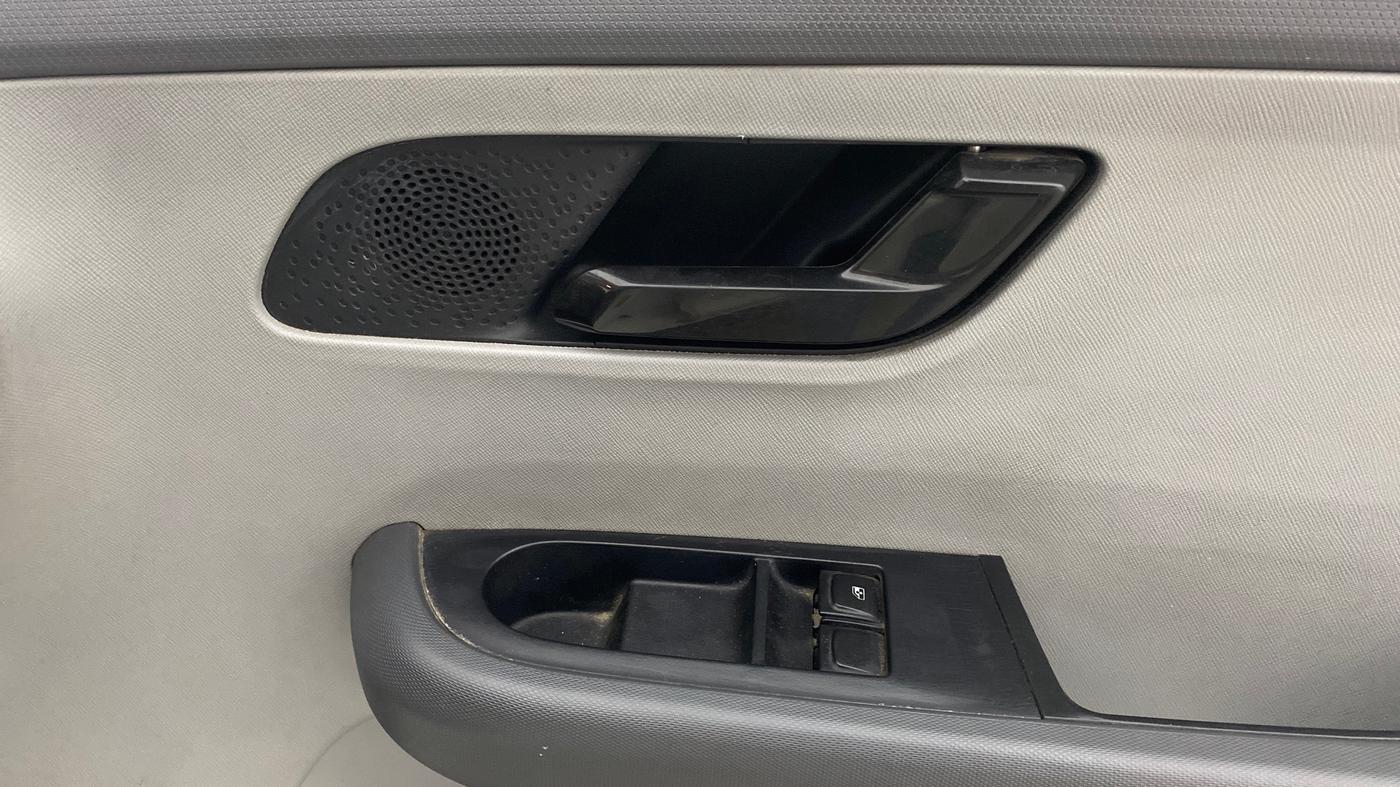2021 Tata ALTROZ XE PETROL, Petrol, Manual, 32,631 km, Driver Side Door Panels Control