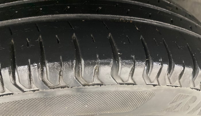 2021 Tata ALTROZ XE PETROL, Petrol, Manual, 32,631 km, Right Rear Tyre Tread