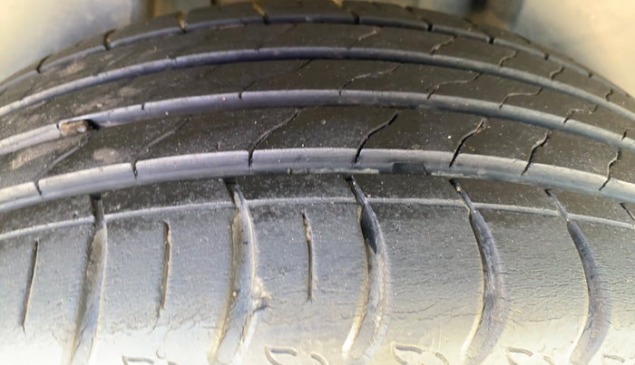 2022 Volkswagen TAIGUN TOPLINE 1.0 TSI AT, Petrol, Automatic, 24,835 km, Right Rear Tyre Tread