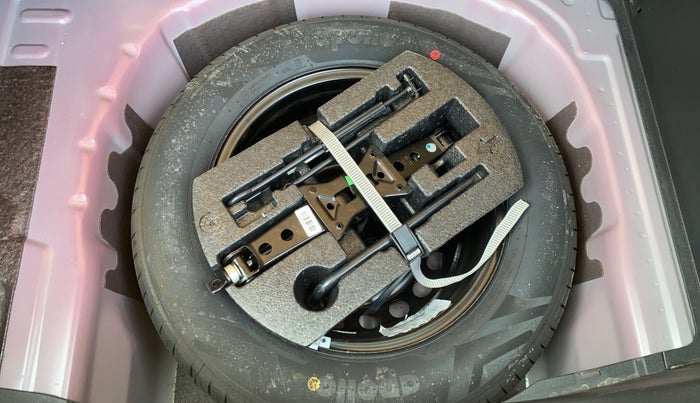 2022 Volkswagen TAIGUN TOPLINE 1.0 TSI AT, Petrol, Automatic, 24,835 km, Spare Tyre