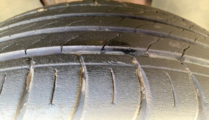 2022 Volkswagen TAIGUN TOPLINE 1.0 TSI AT, Petrol, Automatic, 24,835 km, Right Front Tyre Tread