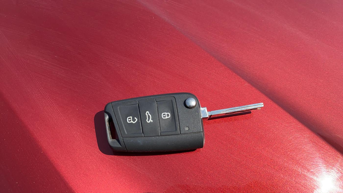 2022 Volkswagen TAIGUN TOPLINE 1.0 TSI AT, Petrol, Automatic, 24,835 km, Key Close Up