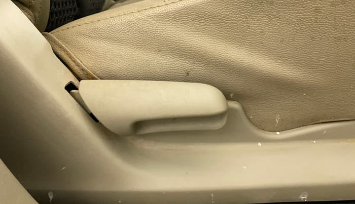 2016 Maruti Celerio VXI, Petrol, Manual, 30,902 km, Driver Side Adjustment Panel
