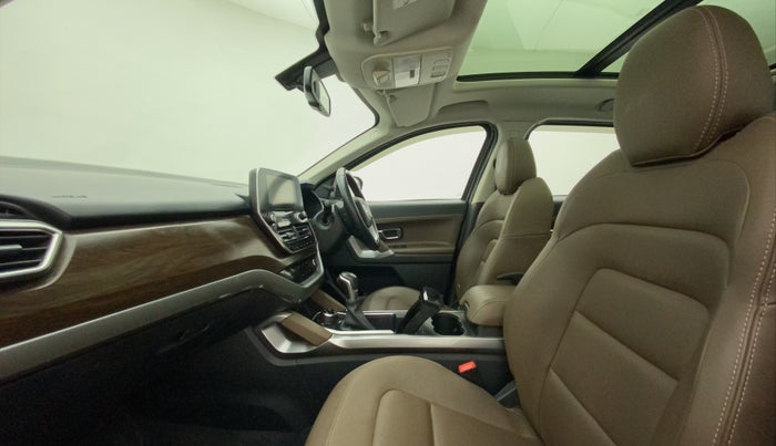 2020 Tata Harrier XZA PLUS 2.0L, Diesel, Automatic, 35,623 km, Right Side Front Door Cabin